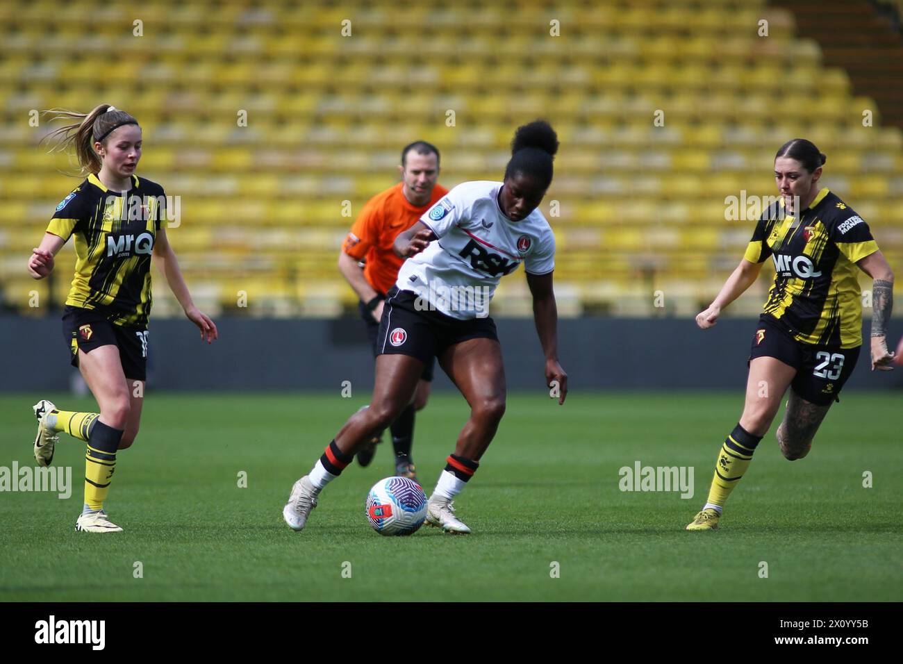 Londres, Royaume-Uni. 14 avril 2024. Londres, 14 avril 2024 : Freda Ayisi (9 Charlton Athletic) sur le ballon lors du match de championnat Barclays Womens entre Watford et Charlton Vicarage Road, Londres, Angleterre. (Pedro Soares/SPP) crédit : photo de presse SPP Sport. /Alamy Live News Banque D'Images