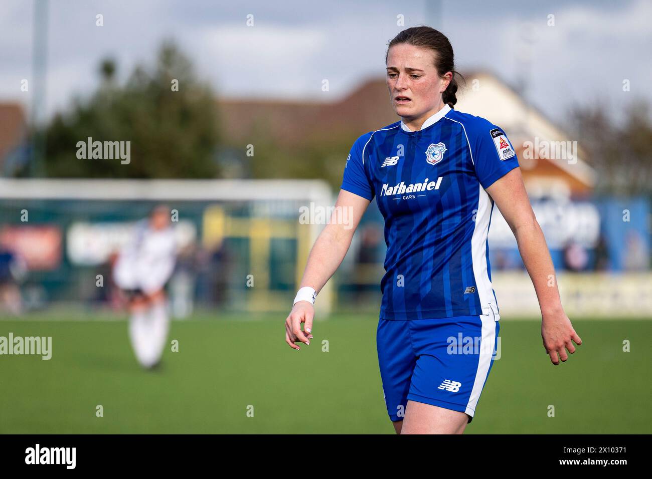 Bridgend, Royaume-Uni. 14 avril 2024. Ffion Price de Cardiff City en action. Cardiff City contre Swansea City lors de la finale du Trophée Genero Adrian à Bryntirion Park le 14 avril 2024. Crédit : Lewis Mitchell/Alamy Live News Banque D'Images