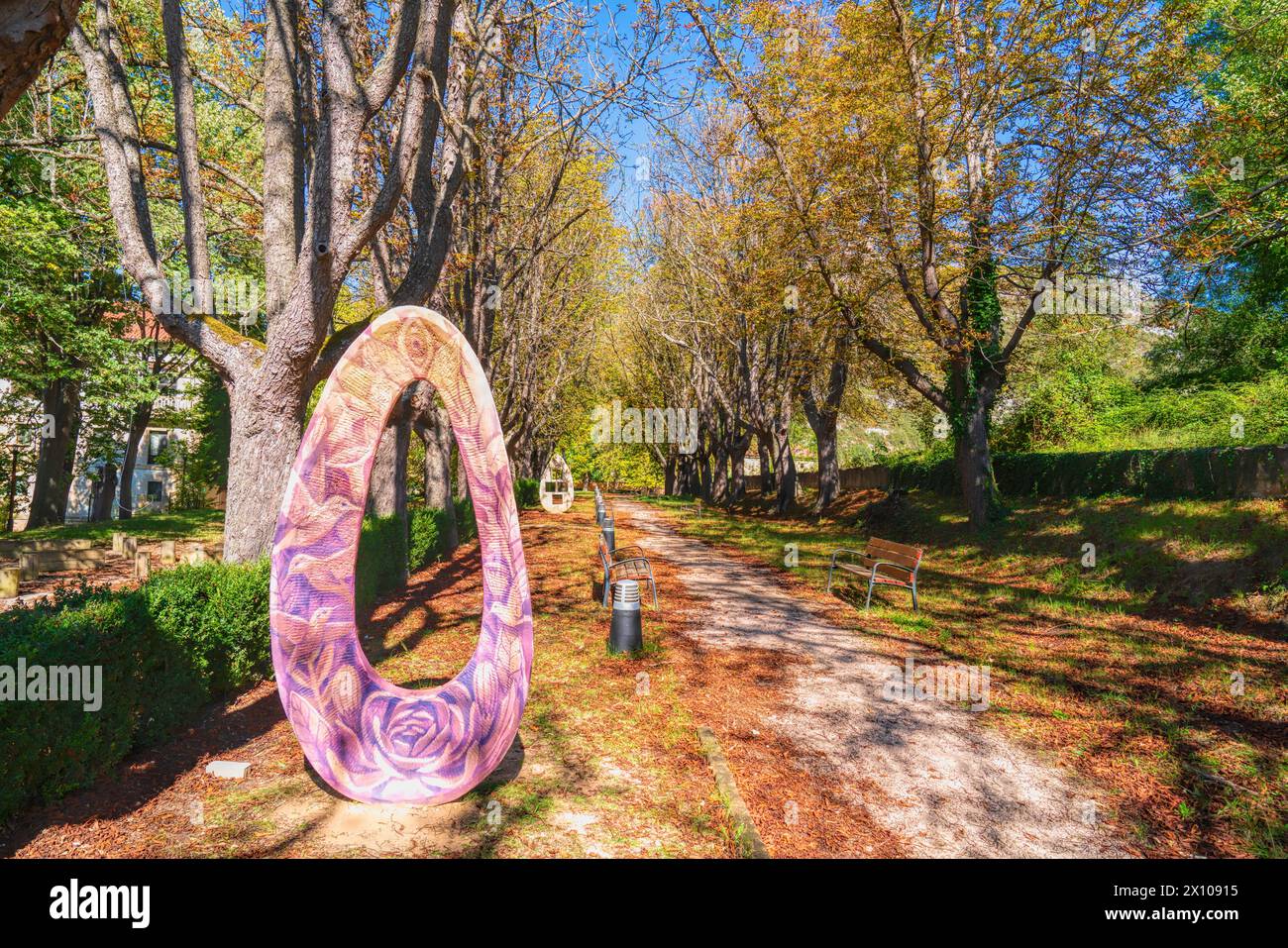 Ona Burgos Castille et León Espagne parc avec de beaux arbres verts près du jardin secret Banque D'Images