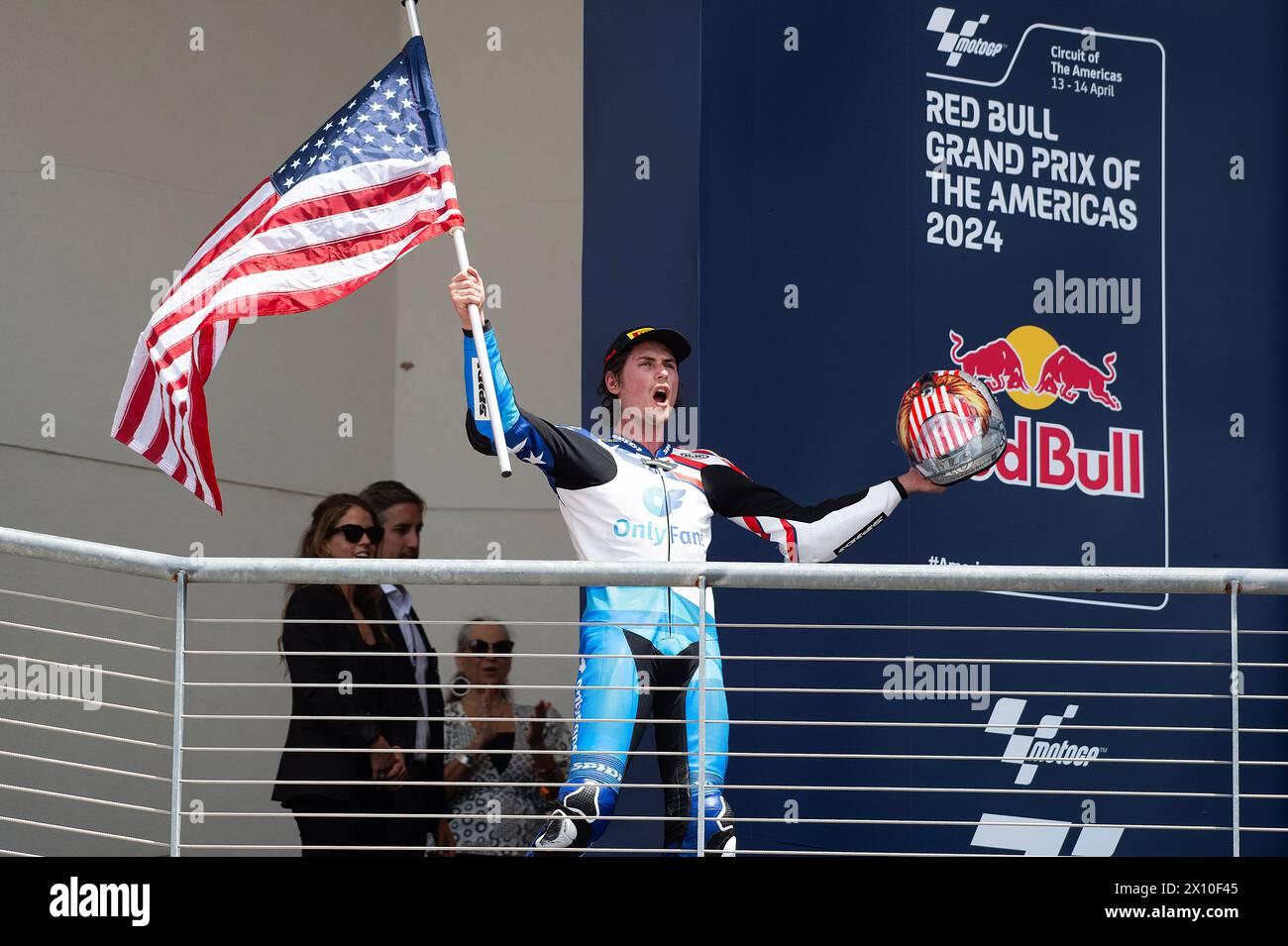 Les Amériques. 14 avril 2024. Joe Roberts (16 ans) avec OnlyFans American Racing Team célèbre avoir remporté la deuxième place Moto2 au Red Bull Grand Prix des Amériques, circuit des Amériques. Austin, Texas. Mario Cantu/CSM/Alamy Live News Banque D'Images