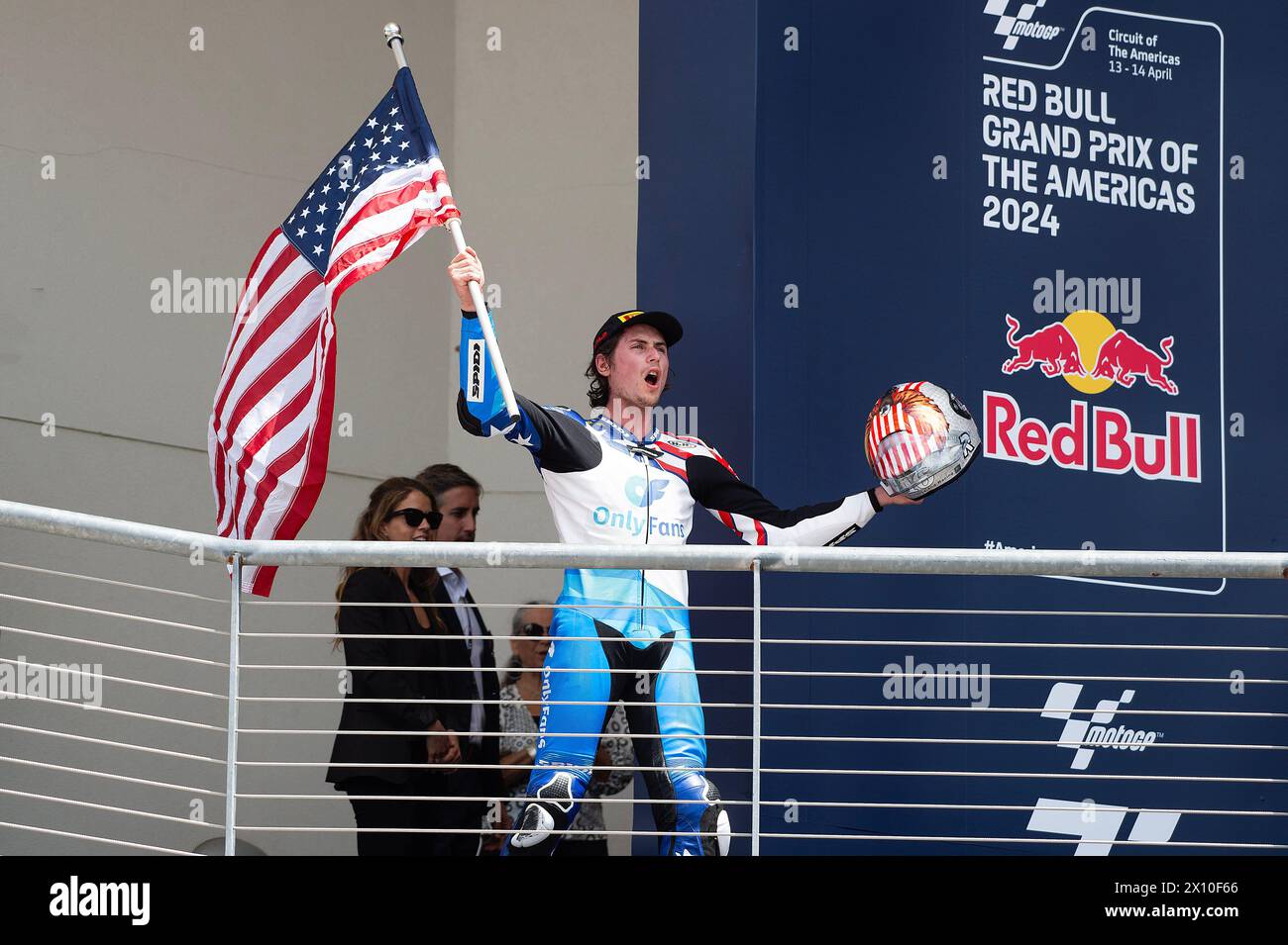 Les Amériques. 14 avril 2024. Joe Roberts (16 ans) avec OnlyFans American Racing Team célèbre avoir remporté la deuxième place Moto2 au Red Bull Grand Prix des Amériques, circuit des Amériques. Austin, Texas. Mario Cantu/CSM/Alamy Live News Banque D'Images