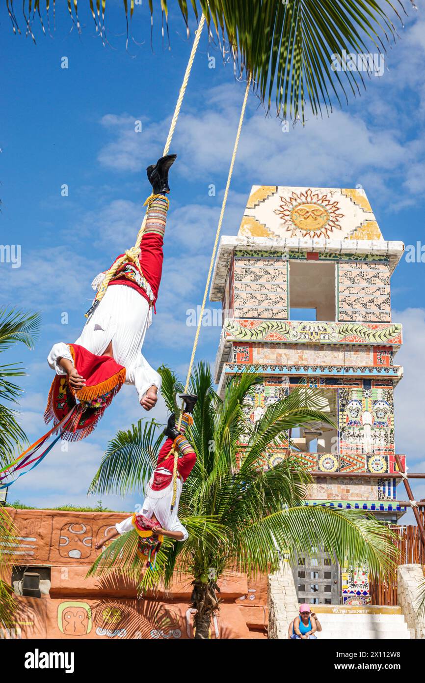 Costa Maya Mexique, Port de croisière, navire Norwegian Joy Cruise Line, itinéraire de 7 jours de la mer des Caraïbes, Danza de los Voladores, danse des Flyers, Palo Volador, Pol Banque D'Images