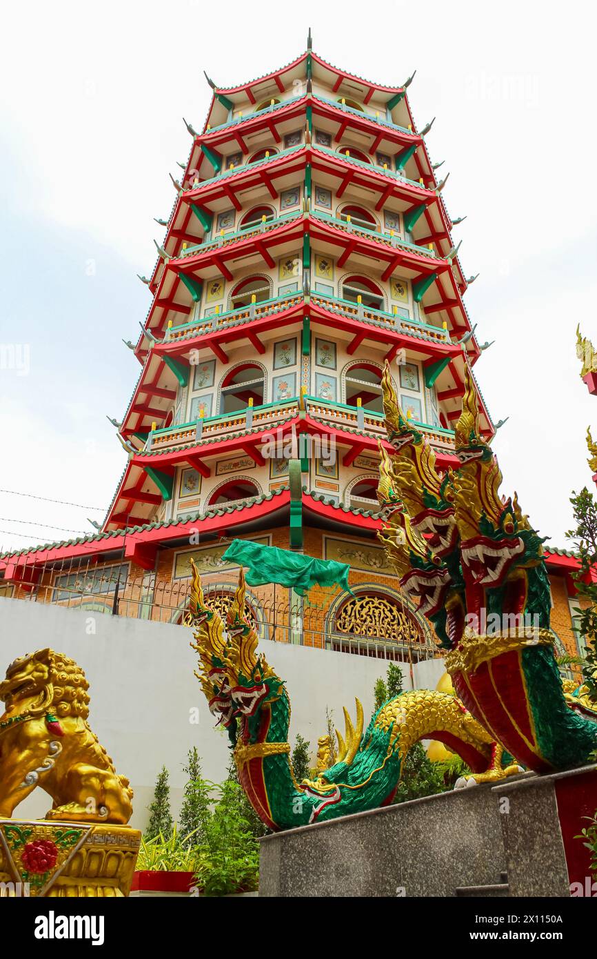 Kanchanaburi, Thaïlande, Wat Tham Khao Noi et Wat Tham Suea, temples chinois et thaïlandais dans la province de Kanchanaburi Banque D'Images