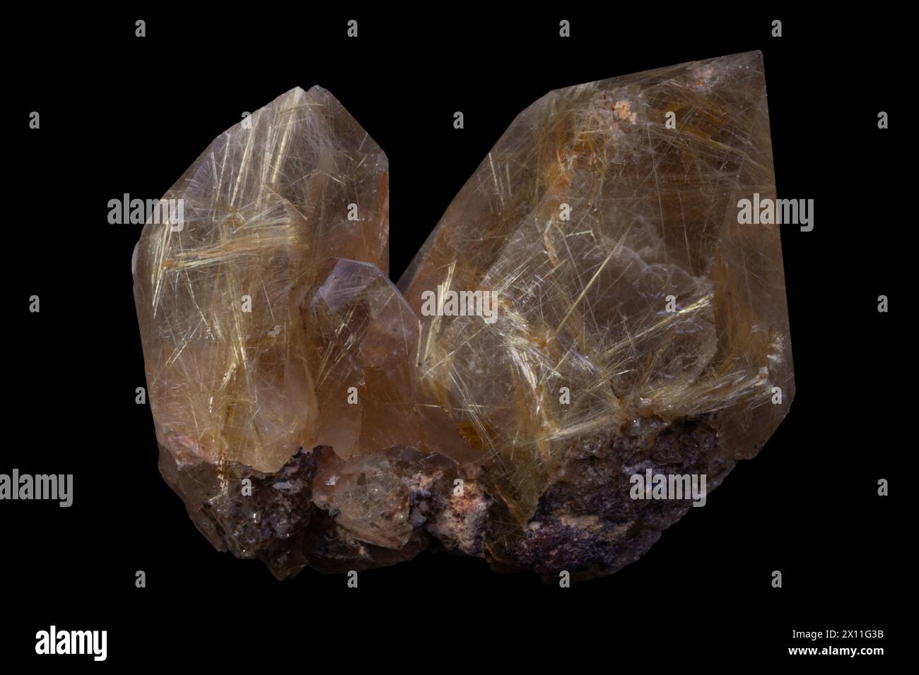 Cristal de quartz Lodolite : motifs d'inclusion étonnants, capturant l'art et la beauté de la nature dans la matrice de quartz Banque D'Images