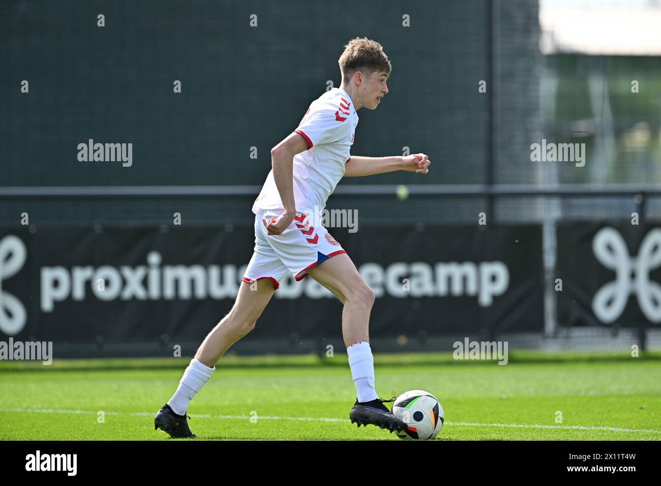 Tubize, Belgique. 13 avril 2024. Nicolai Hjulmand (20 ans) du Danemark photographié lors d'un match amical de football entre les équipes nationales des moins de 16 ans futures des pays-Bas et de Belgique le samedi 13 avril 2024 à Tubize, Belgique . Crédit : Sportpix/Alamy Live News Banque D'Images