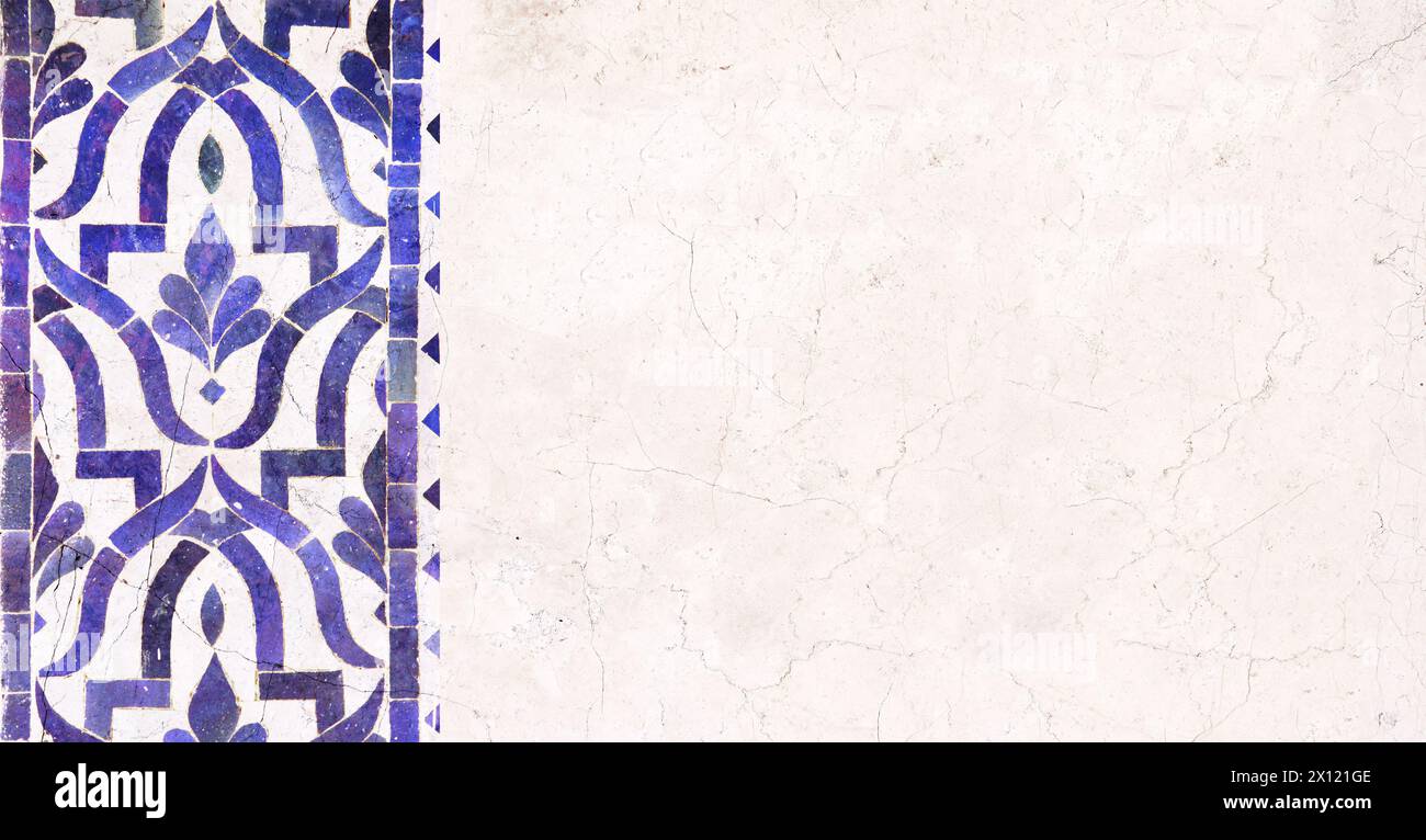Détail de mur traditionnel persan mosaïque avec ornement géométrique et floral, Iran. Arrière-plan horizontal ou vertical avec carreaux de céramique. Maquette Banque D'Images