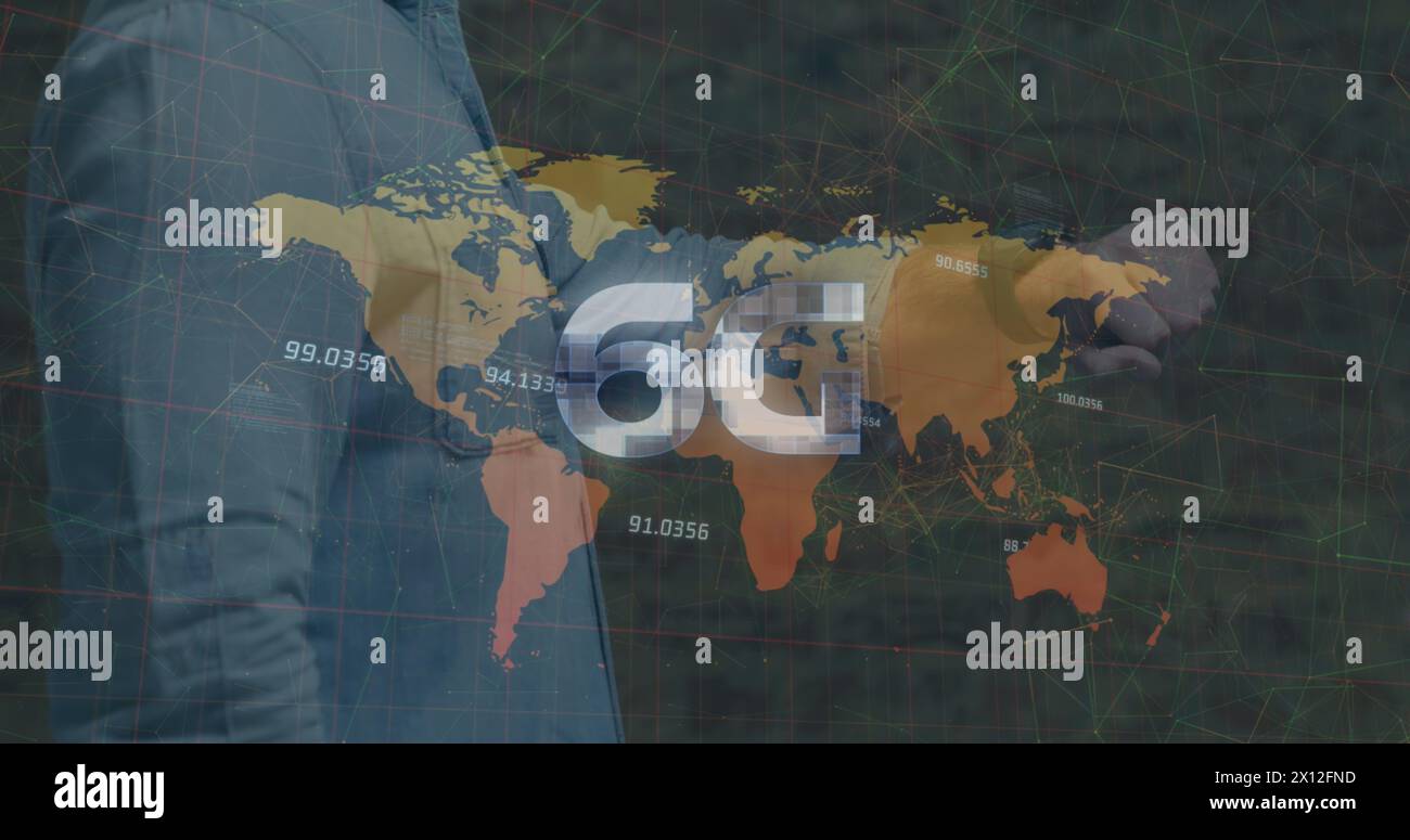 Image de 6g et carte du monde sur les mains de l'homme d'affaires caucasien vérifiant smartwatch Banque D'Images