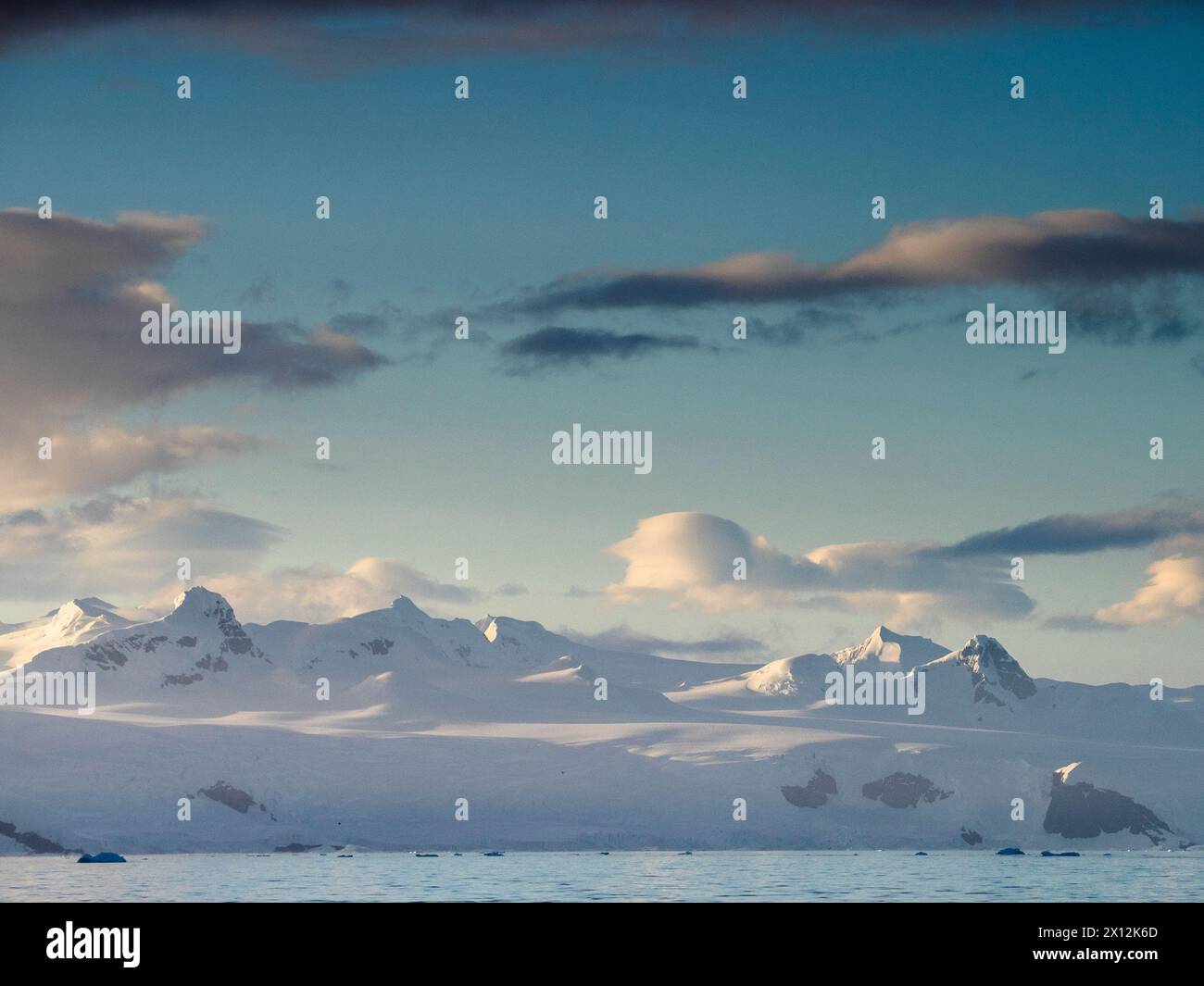 Le détroit d'Orléans au large de la côte Davis de la péninsule Antarctique. Banque D'Images