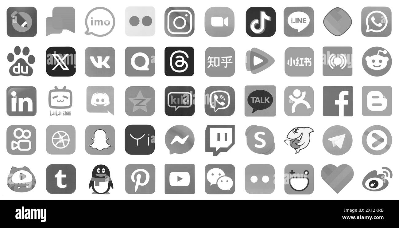 KIEV, UKRAINE - 1er AVRIL 2024 de nombreuses icônes des médias sociaux populaires, messagers, plateformes de partage de vidéos et autres services de smartphones imprimés sur papier blanc en couleur grise Banque D'Images
