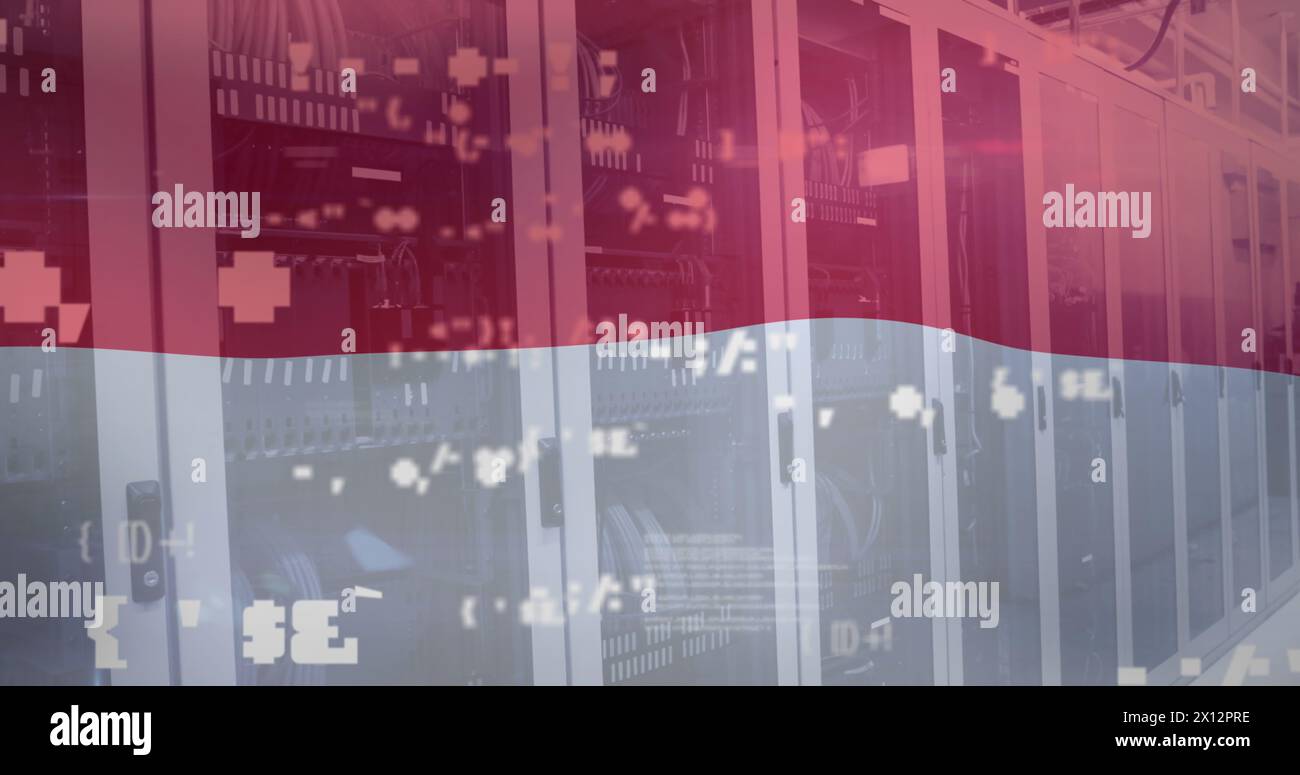 Image de symboles, langage informatique et drapeau indonésien au-dessus de la salle des serveurs Banque D'Images