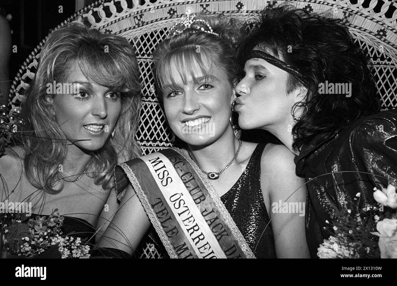 La photo a été prise le 31 mars 1987 à l'occasion de l'élection de la 'Miss Autriche 1987' et montre la gagnante Kristina Sebestyen (M.), la 'Vice-Miss' Andrea Gruendl (M.) et Alexandra Primig (M.) qui sont arrivées à la troisième place. - 19870331 PD0004 - Rechteinfo : droits gérés (RM) Banque D'Images