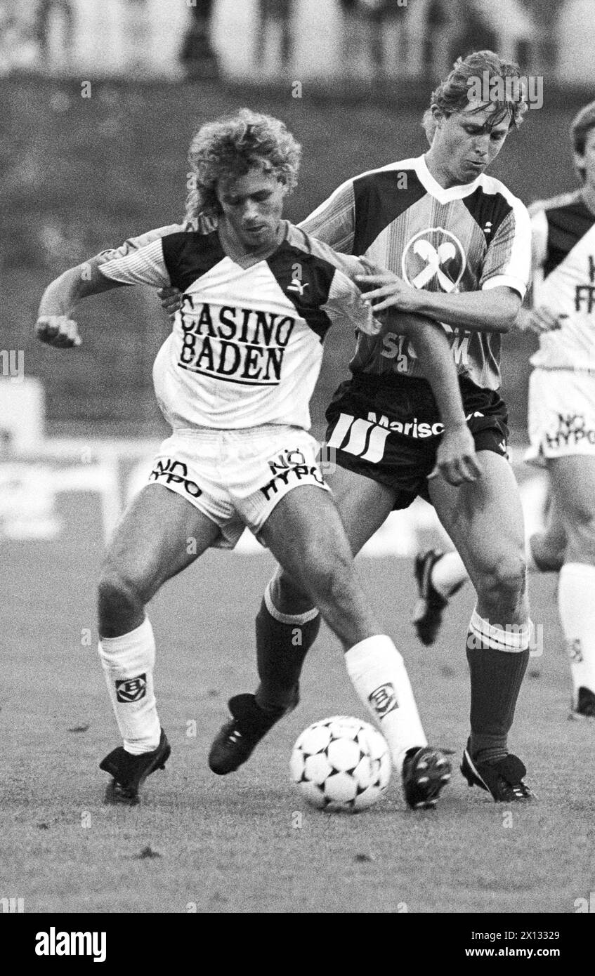 Vienne le 5 août 1988 : match entre Admira et Sturm Graz à Vienne Suedstadt. Sur la photo : Manfred Kern (à gauche, Admira) et Georg Zellhofer. - 19880805 PD0002 - Rechteinfo : droits gérés (RM) Banque D'Images