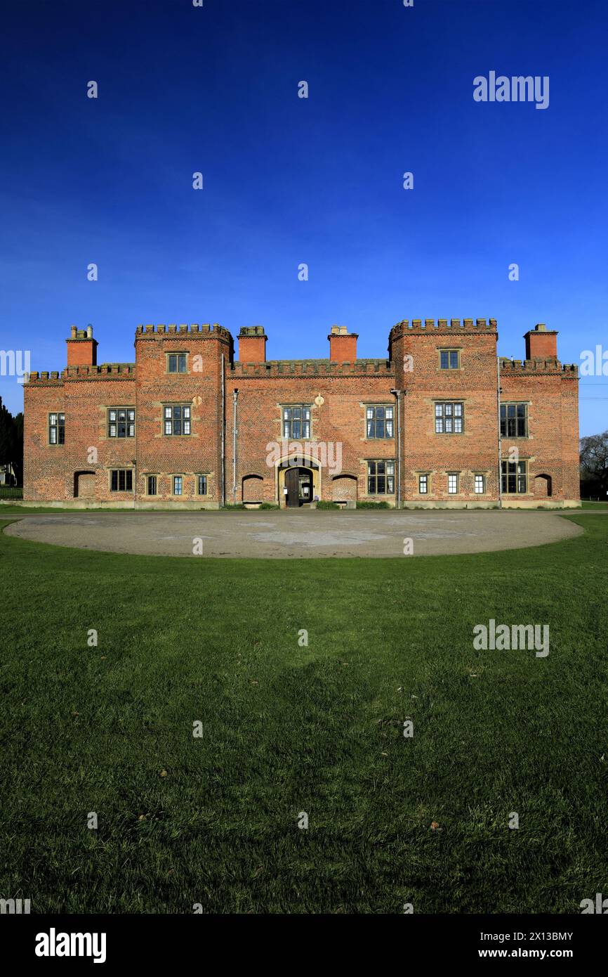 Vue printanière sur Holme Pierrepont Hall, Nottinghamshire, Angleterre, Royaume-Uni Banque D'Images