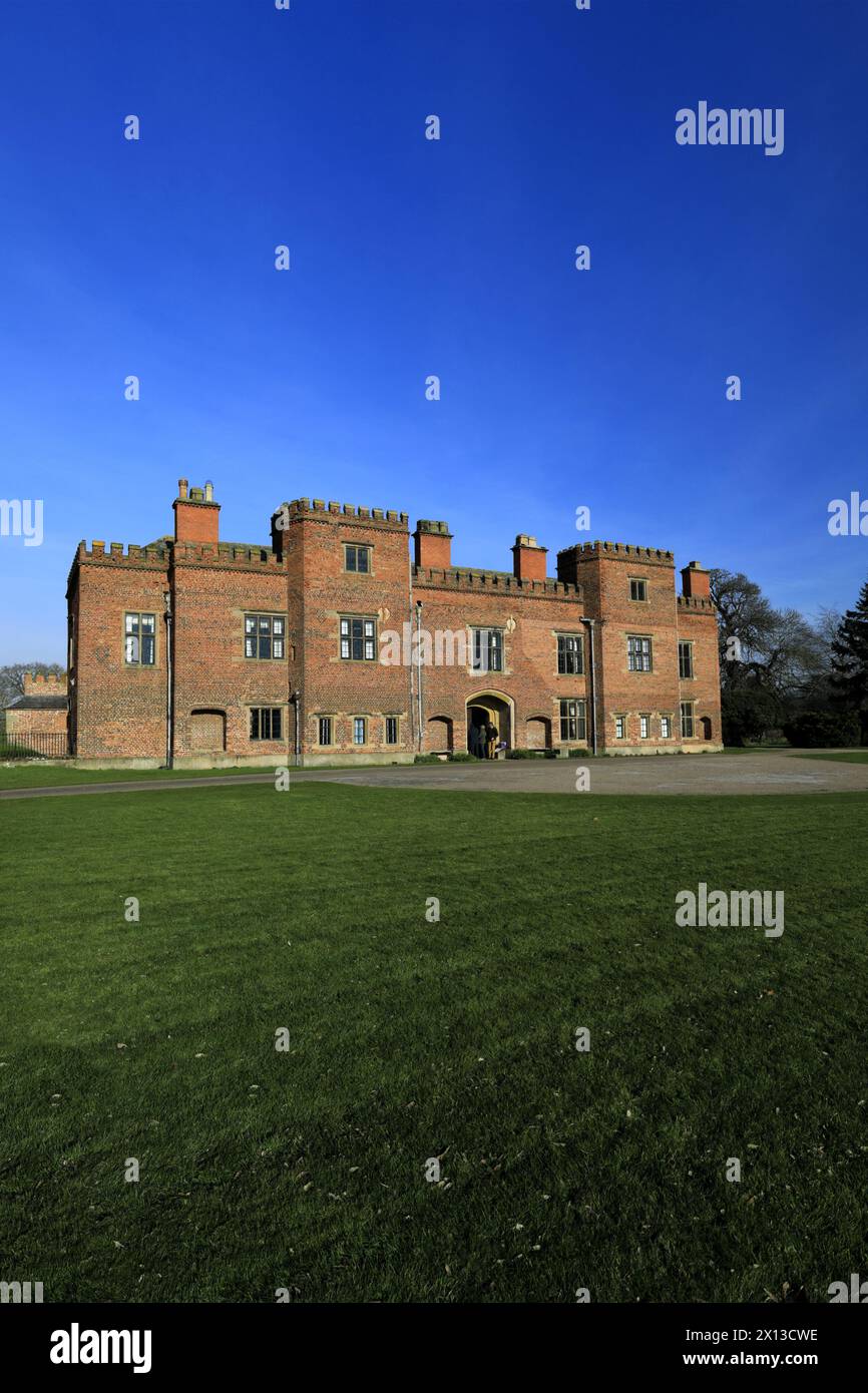 Vue printanière sur Holme Pierrepont Hall, Nottinghamshire, Angleterre, Royaume-Uni Banque D'Images