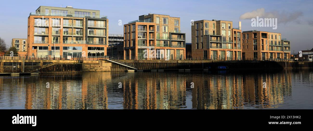 Logement sur la rivière Trent, centre-ville de Nottingham, Nottinghamshire, Angleterre, Royaume-Uni Banque D'Images