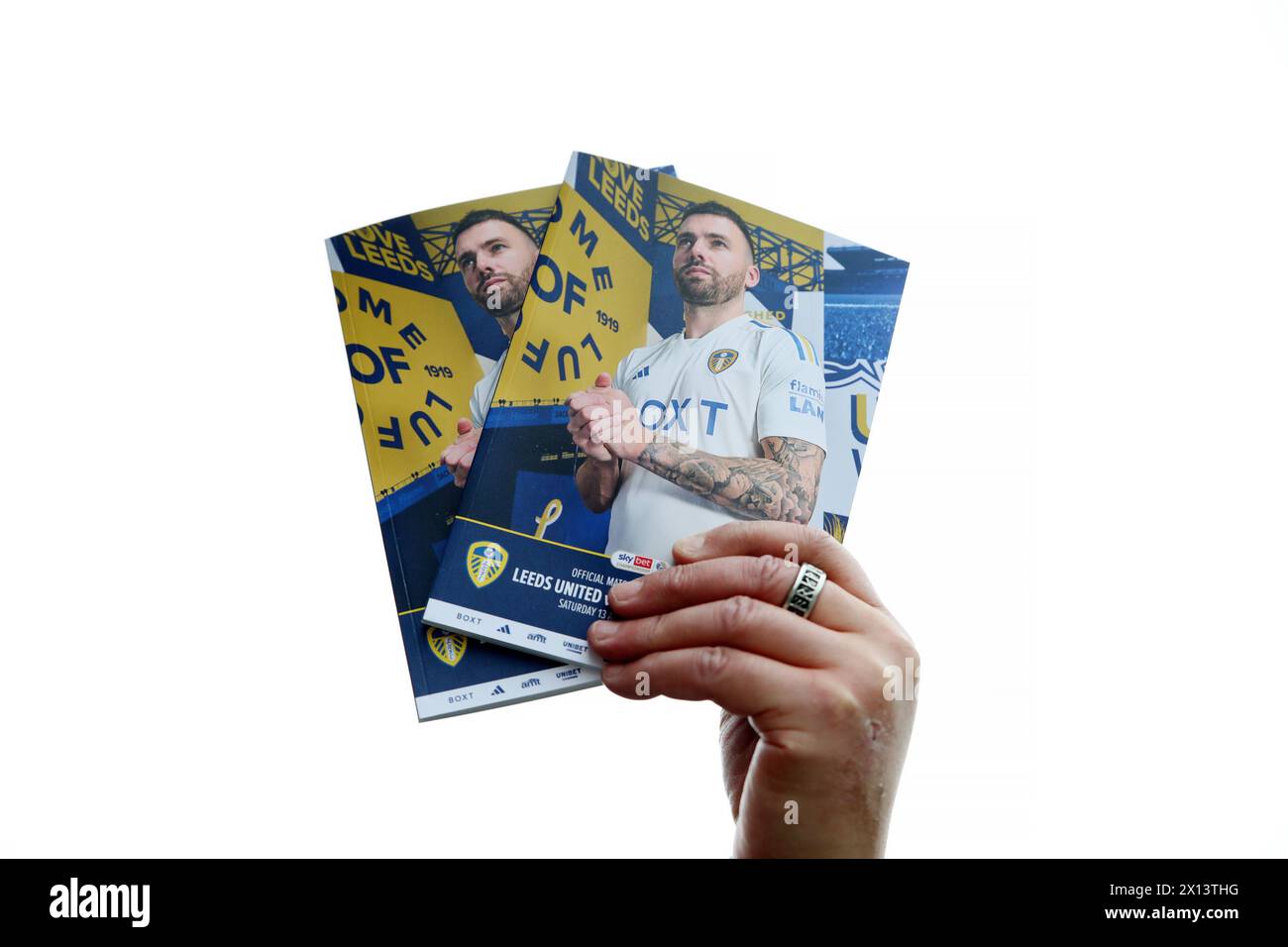 Le programme de la journée est vu avant le match du Sky Bet Championship à Elland Road, Leeds. Date de la photo : samedi 13 avril 2024. Banque D'Images