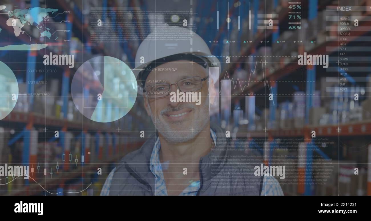 Image de graphiques financiers et de données sur un ouvrier d'entrepôt masculin senior caucasien Banque D'Images