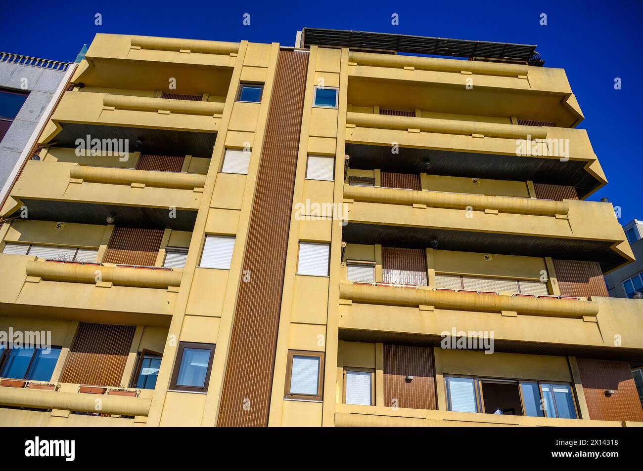Architecture d'un immeuble d'appartements à Porto, Portugal Banque D'Images