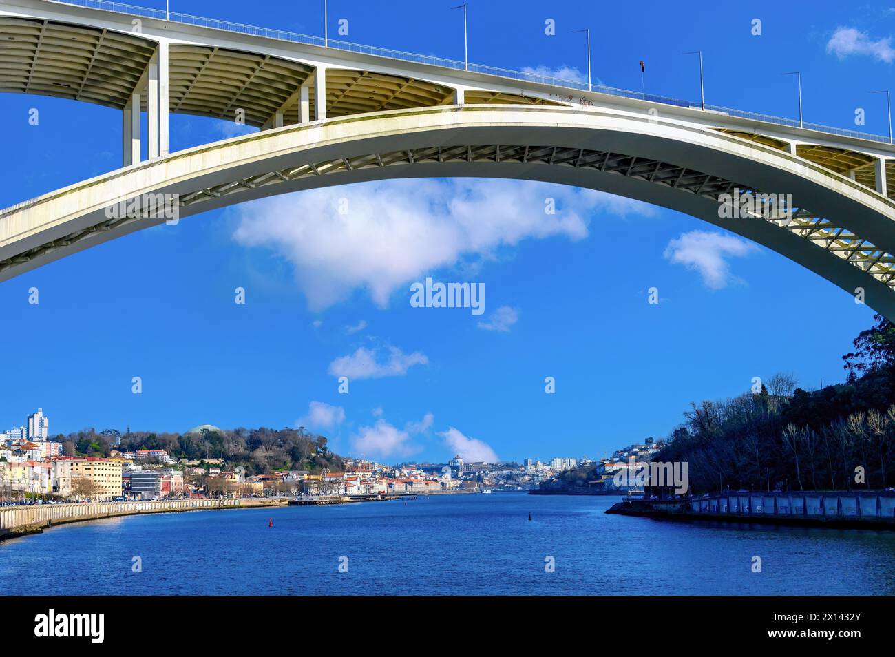 Pont Arrabida à Porto, Portugal Banque D'Images