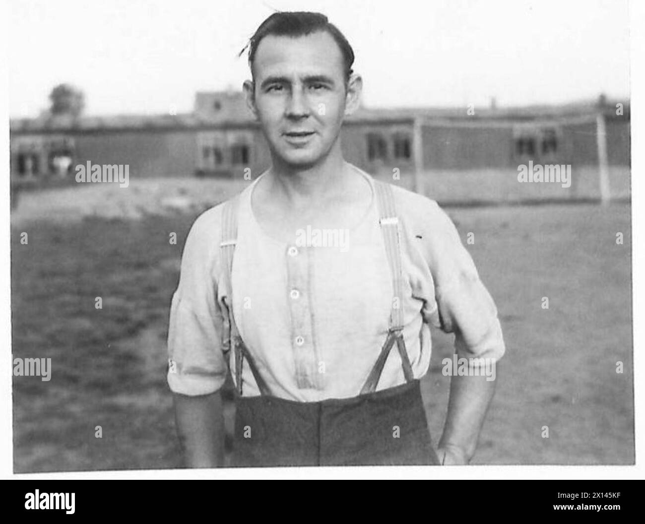 SPR J. McMahon de l'armée britannique est documenté pour avoir introduit un poste de radio dans le camp en Autriche, illustrant l'utilisation de l'équipement et l'initiative personnelle. Banque D'Images