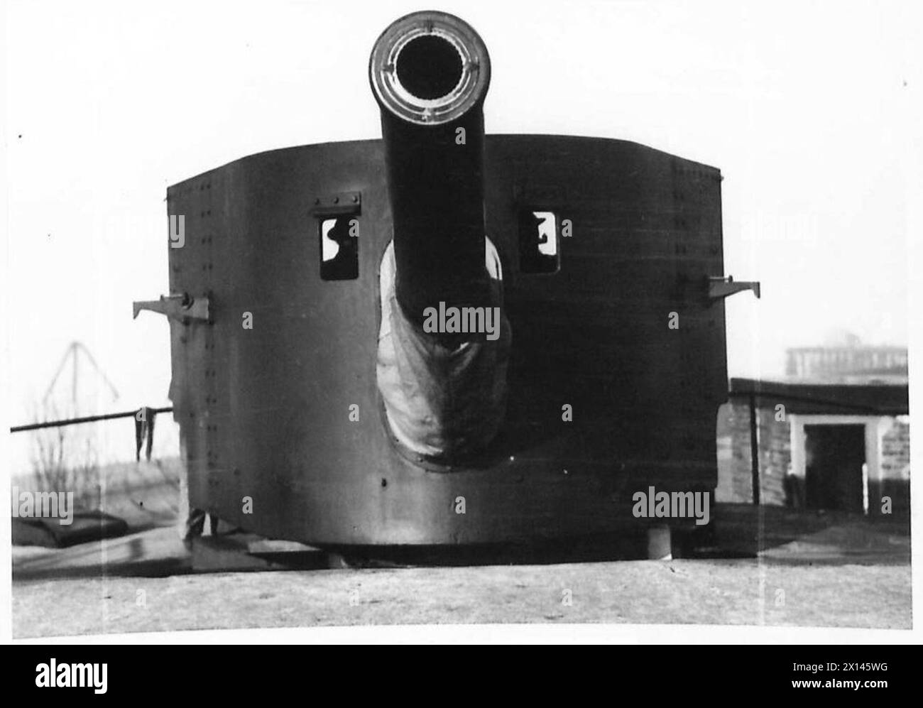 Un canon côtier de 6 pouces est positionné à Felixstowe dans le cadre des défenses côtières de l'armée britannique. Banque D'Images