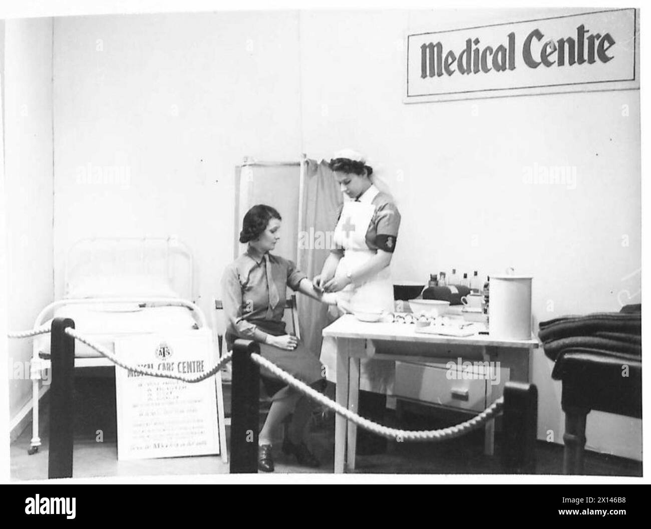 Le service territorial auxiliaire de l'armée britannique organise une exposition du centre médical à la Royal Scottish Academy d'Édimbourg. Banque D'Images