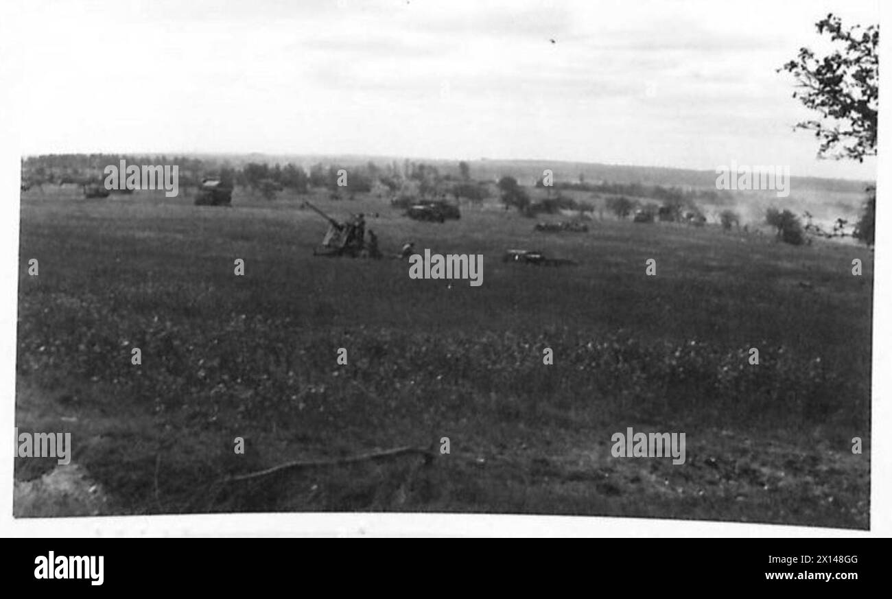 La campagne près de falaise en Normandie présente des collines douces, des bois, des taillis, des champs verts et des haies, ressemblant au terrain anglais, observé lors des opérations de l'armée britannique. Banque D'Images