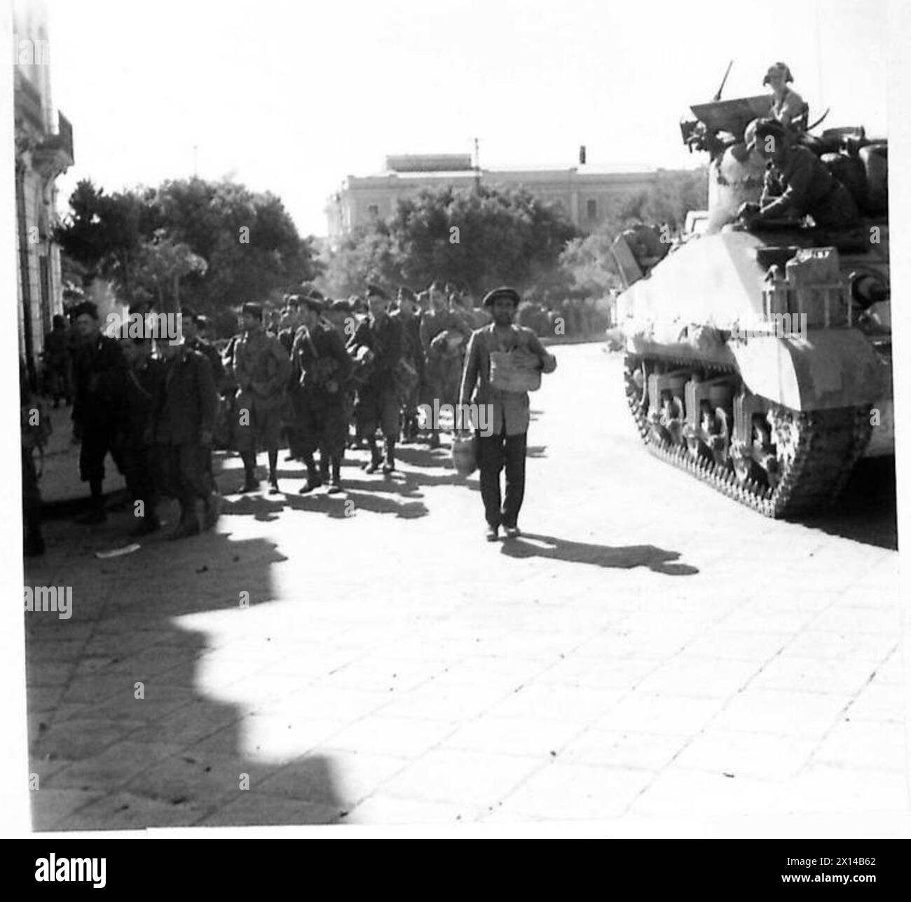 Des prisonniers de guerre italiens sont faits près de Syracuse à la suite d'opérations militaires lors de l'invasion de la Sicile. Banque D'Images