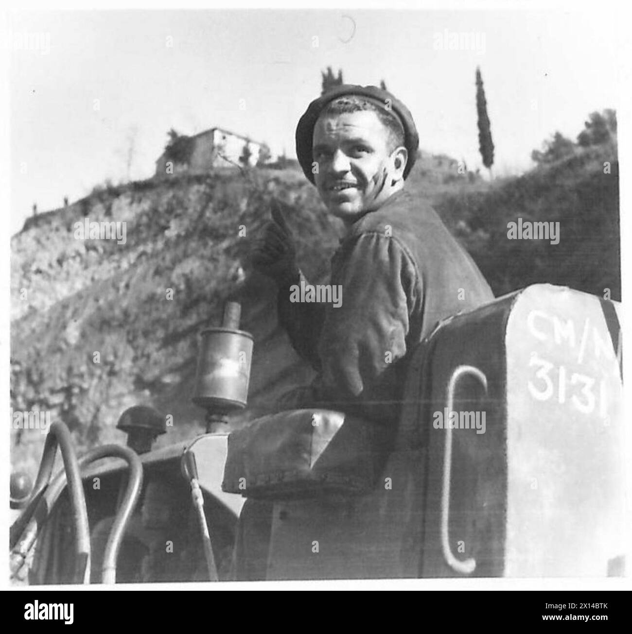 SPR H 1/2 Smith de la 12th Mechanical Equipment Company exploite un bulldozer de 22 tonnes à Suez, en Égypte, en Syrie, en Palestine et en Italie Banque D'Images