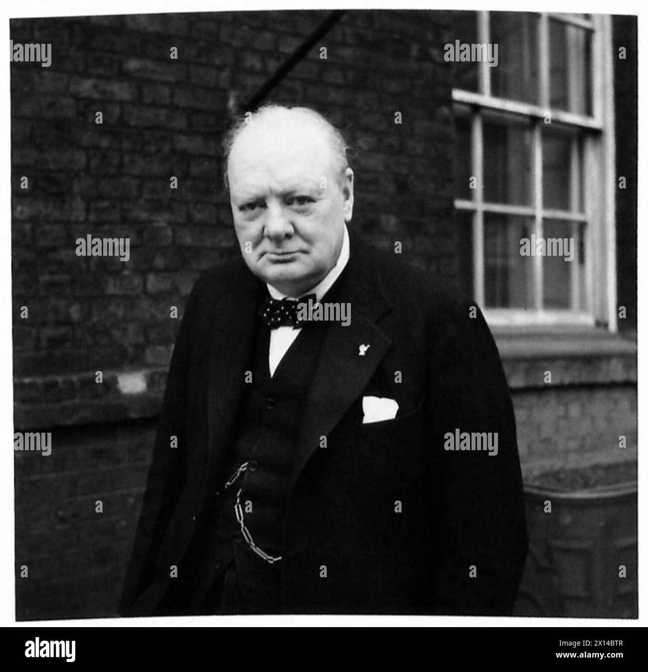 Le premier ministre est photographié portant un badge "Thumbs Up". Banque D'Images