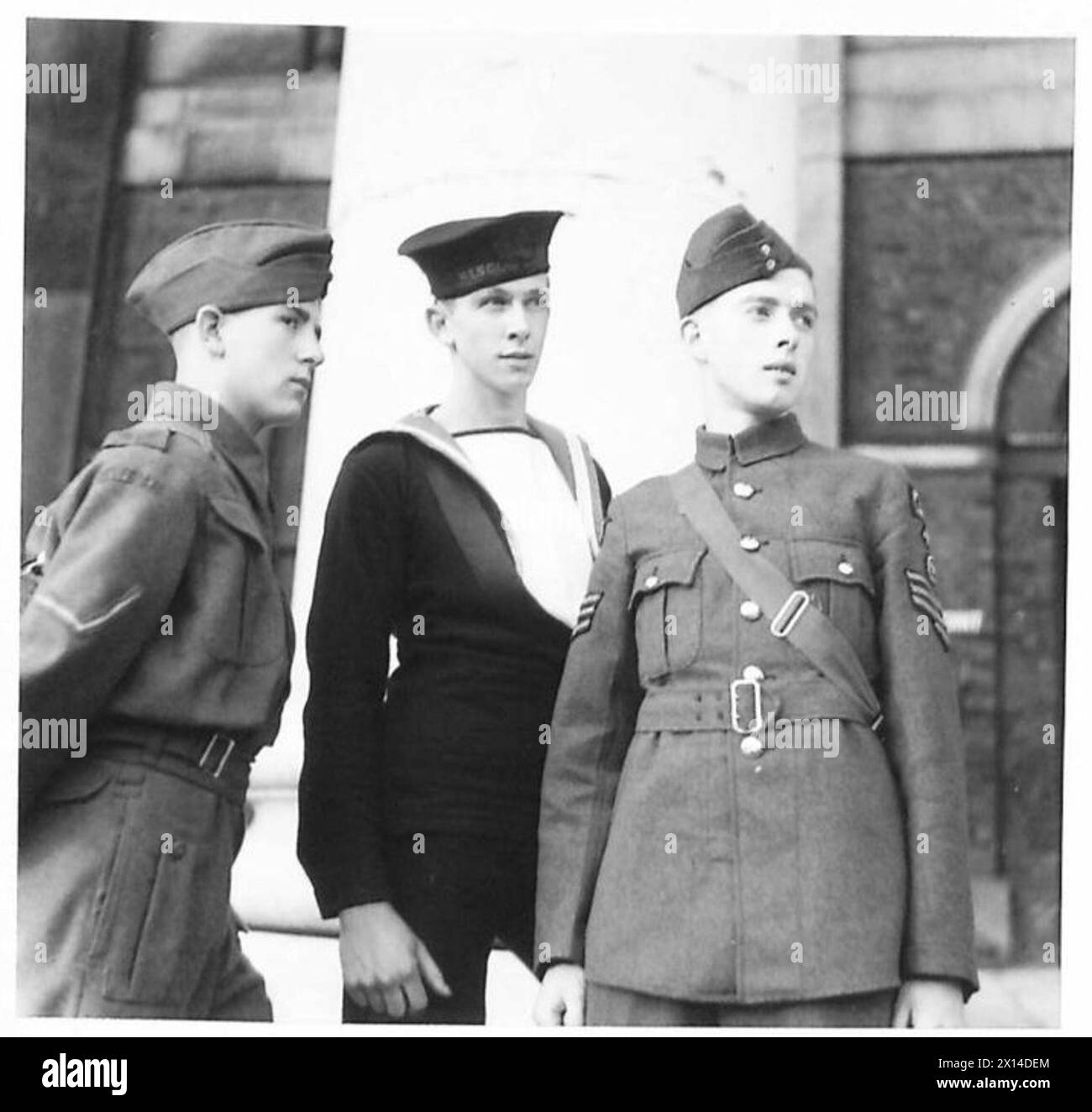 Les cadets représentant l'Armée de terre, la Marine et la Force aérienne participent à des activités de formation conjointes sous la supervision de l'Armée britannique. Banque D'Images Les cadets représentant l'Armée de terre, la Marine et la Force aérienne participent à des activités de formation conjointes sous la supervision de l'Armée britannique. Banque D'Images