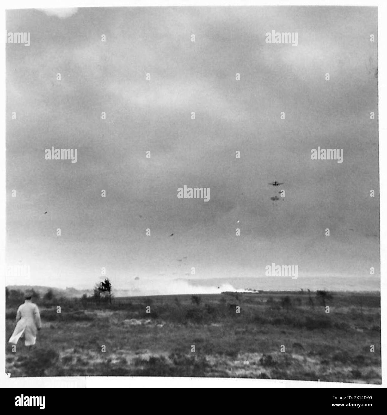 Les troupes de parachute sont déployées lors d'un exercice de combat simulé impliquant deux divisions, l'armée britannique. Banque D'Images