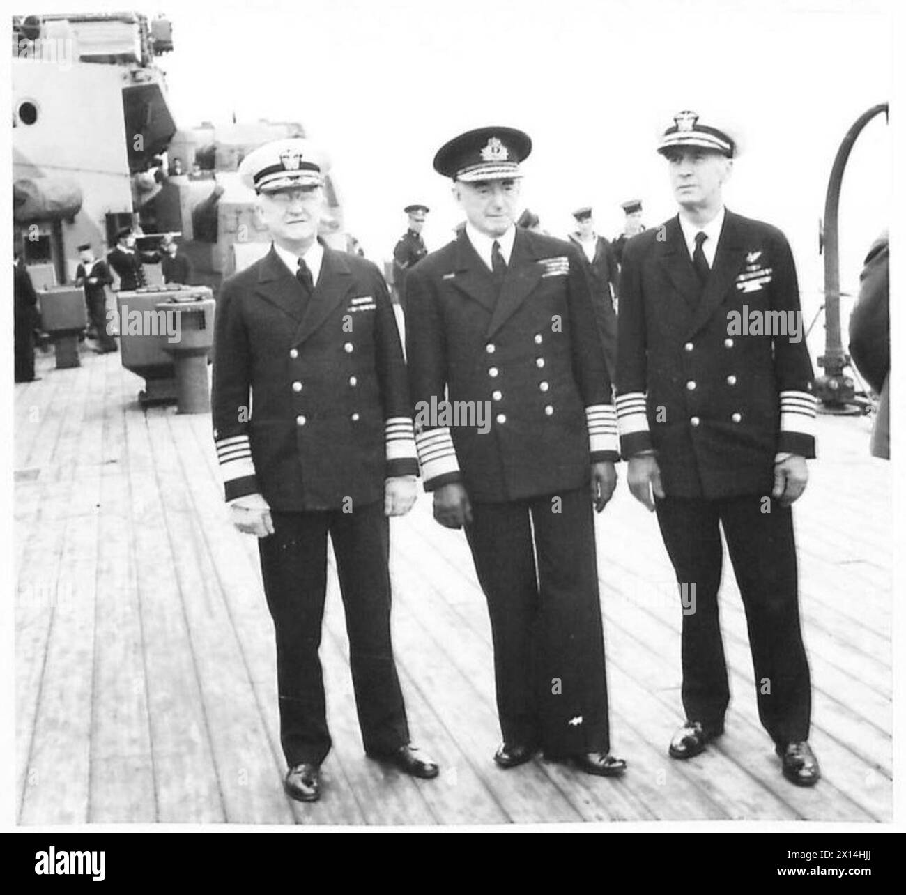 LE PRÉSIDENT RENCONTRE LE PREMIER MINISTRE - l'amiral Stark (USE) ; l'amiral Sir Dudley Pound, et l'amiral Turner British Army Banque D'Images