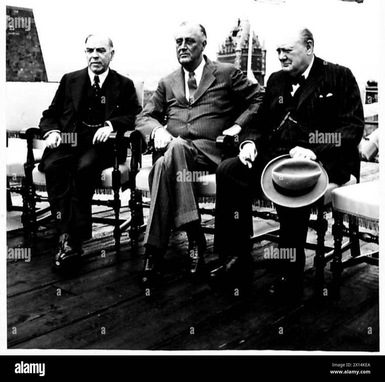 Le président Franklin D. Roosevelt et le premier ministre Winston Churchill rencontrent le premier ministre canadien Mackenzie King à Québec lors d'une conférence sur la seconde Guerre mondiale. Banque D'Images