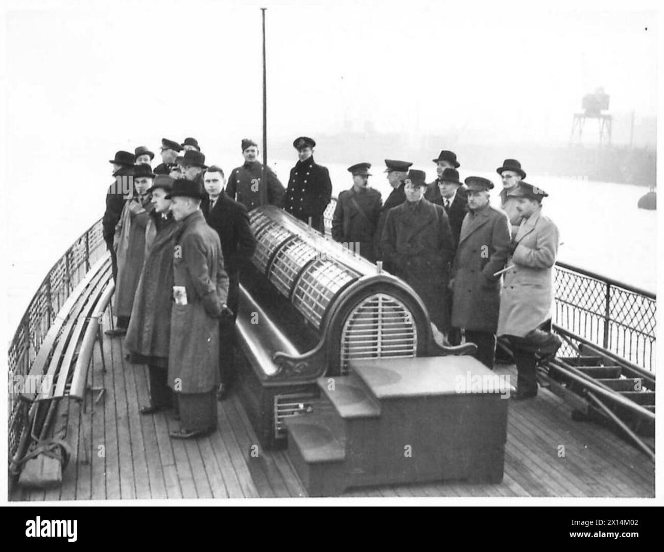 Les rédacteurs visitent le remorqueur de la Commission Tyne 'Sir William Stephenson' le long de la côte nord-est pour observer les opérations navales et maritimes. Banque D'Images