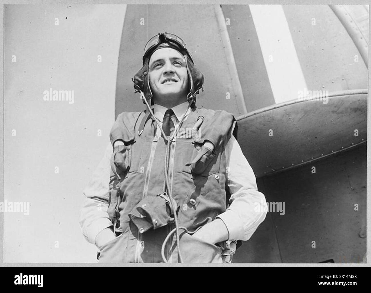 Un bombardier Hudson de la Royal Air Force survole Heligoland. Le pilote est un représentant fédéral de Dunedin, Nouvelle-Zélande. Négatif photographique, RAF. Banque D'Images