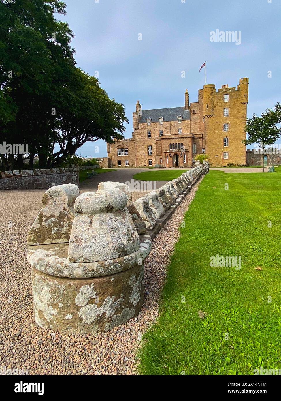 Thurso, Écosse - 13 août 2022 : château de Barrogill près de Thurso et John o Groats sur la côte nord de Thurso, Écosse, Royaume-Uni Banque D'Images