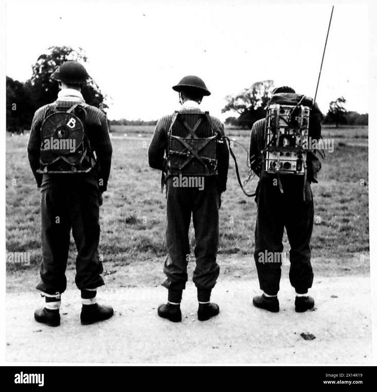 L'équipement de guerre de montagne de l'armée britannique comprend un pack principal de 21 ensembles avec des transporteurs Everest transportant des sacoches, du matériel de communication et des tambours à câbles torsadés pour le transport en terrain accidenté. Banque D'Images