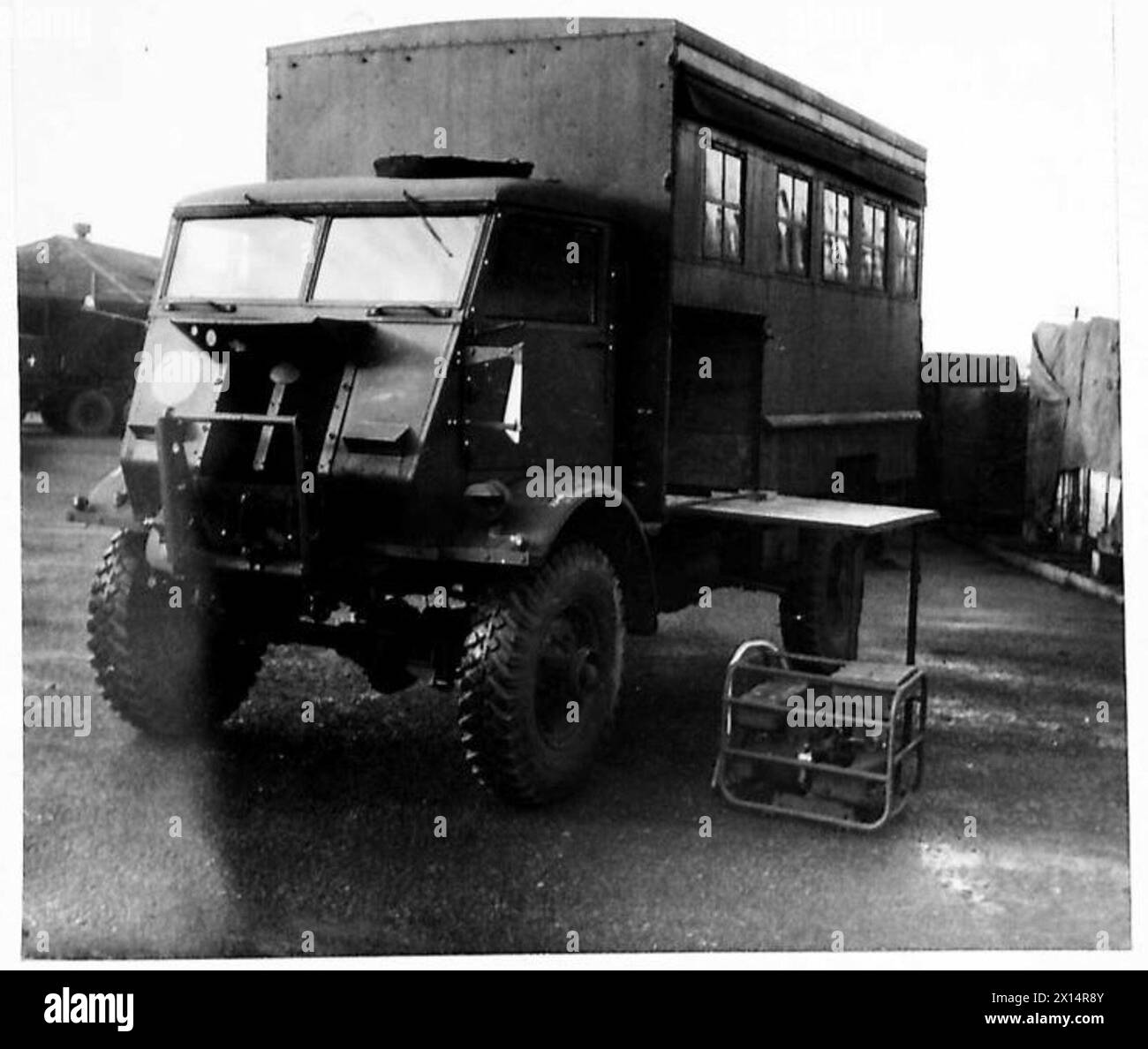 Les photographies montrent des véhicules techniques de type Z avec des groupes électrogènes en fonctionnement au dépôt central de l'ordonnance, Old Dalby, documentés par l'armée britannique pour une mission spéciale W.S.7[c]. Banque D'Images
