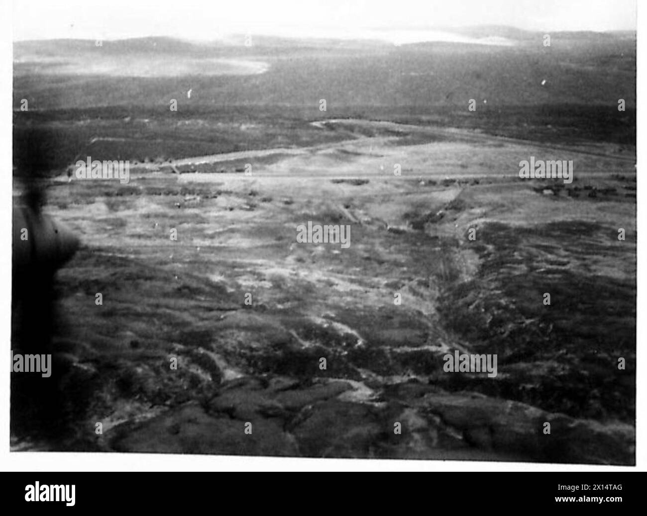 Vue aérienne de l'aérodrome de Scatsta dans les Shetlands, montrant les pistes et les installations utilisées par l'armée britannique. Banque D'Images Vue aérienne de l'aérodrome de Scatsta dans les Shetlands, montrant les pistes et les installations utilisées par l'armée britannique. Banque D'Images