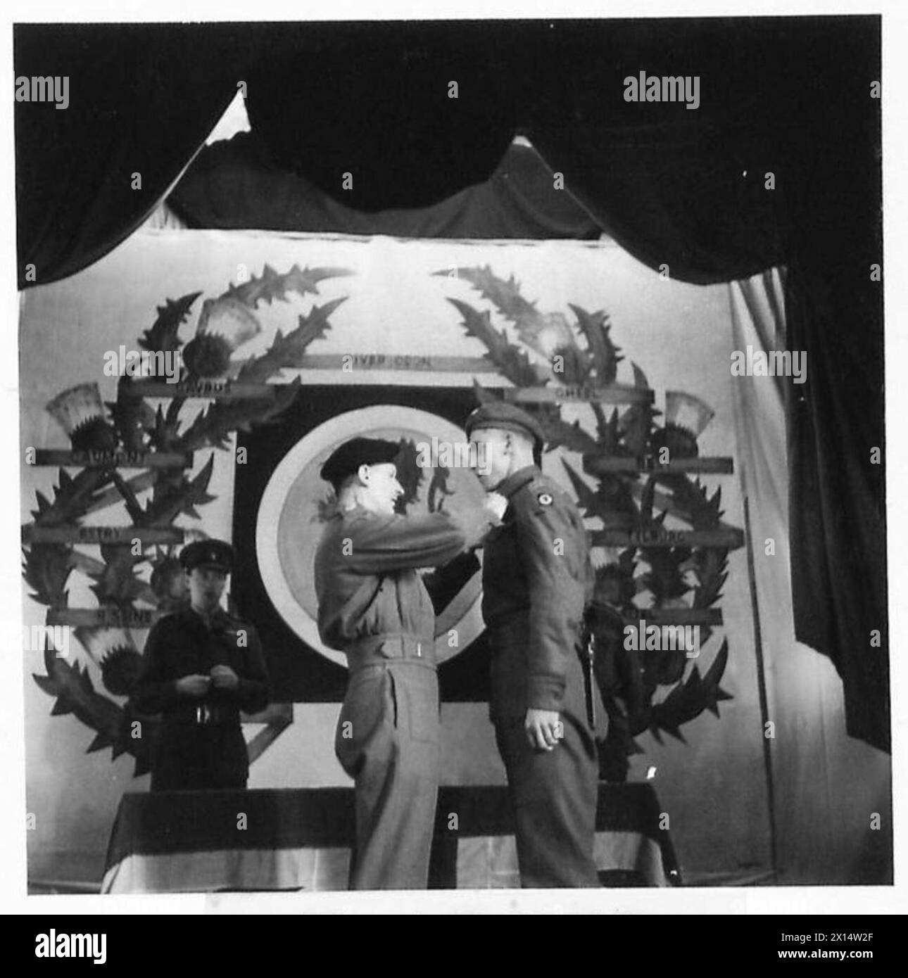 SPR R. Green de la 20 Field Company RE reçoit la médaille militaire lors de l'investiture de la 15e division (écossaise) de l'armée britannique, 21e groupe d'armées. Banque D'Images