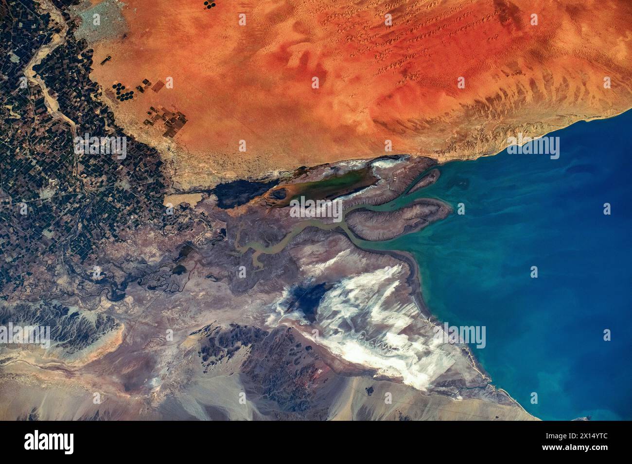 Caractéristiques terrestres et côtières dans le golfe de Californie, Mexique. Amélioration numérique d'une image par la NASA Banque D'Images