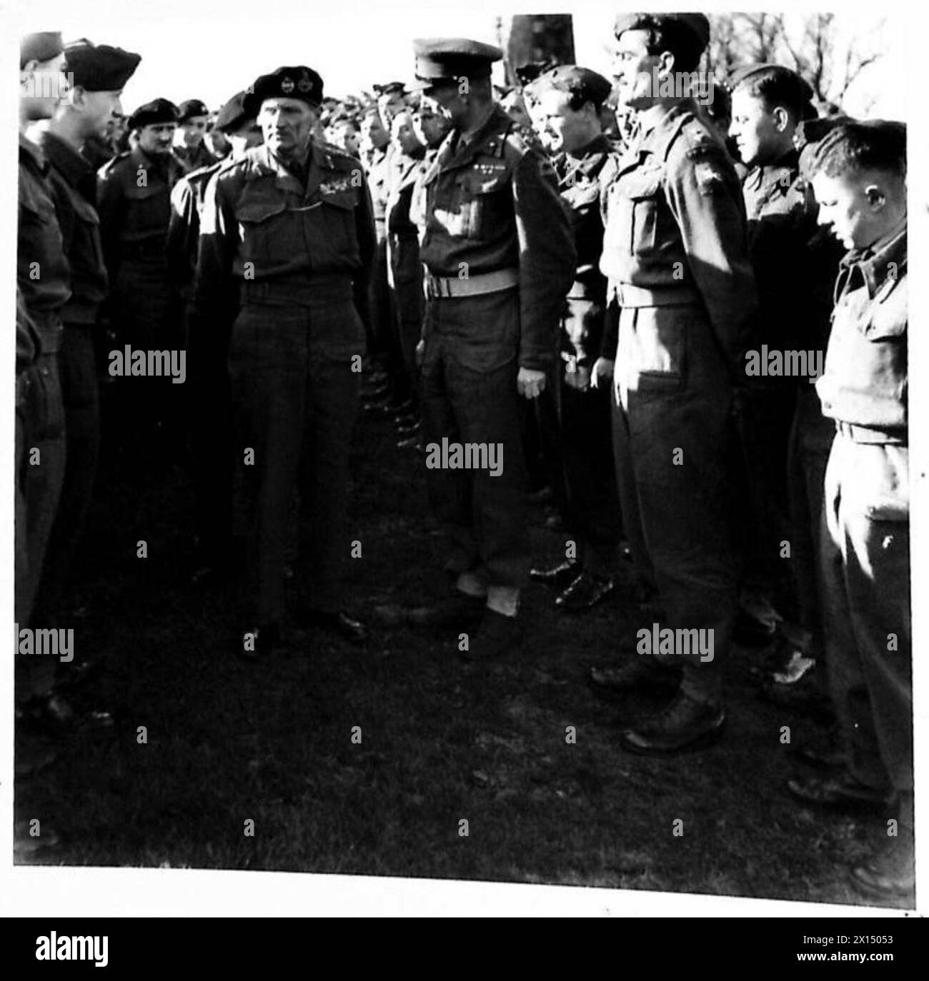 Le général Montgomery inspecte les pilotes de la coopération de l'armée lors d'une tournée à Bridlington Banque D'Images