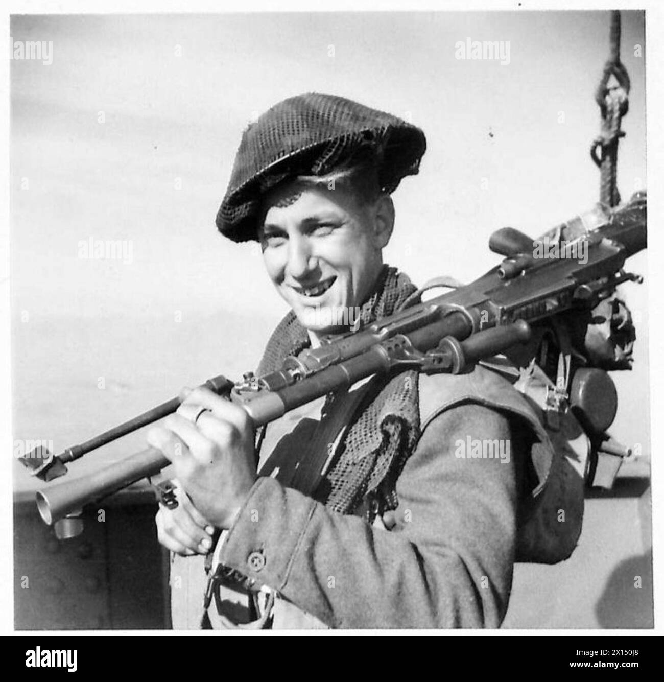 Le soldat E. Dixon du régiment du North Staffordshire participe à un nouveau débarquement allié au sud de Rome. Banque D'Images