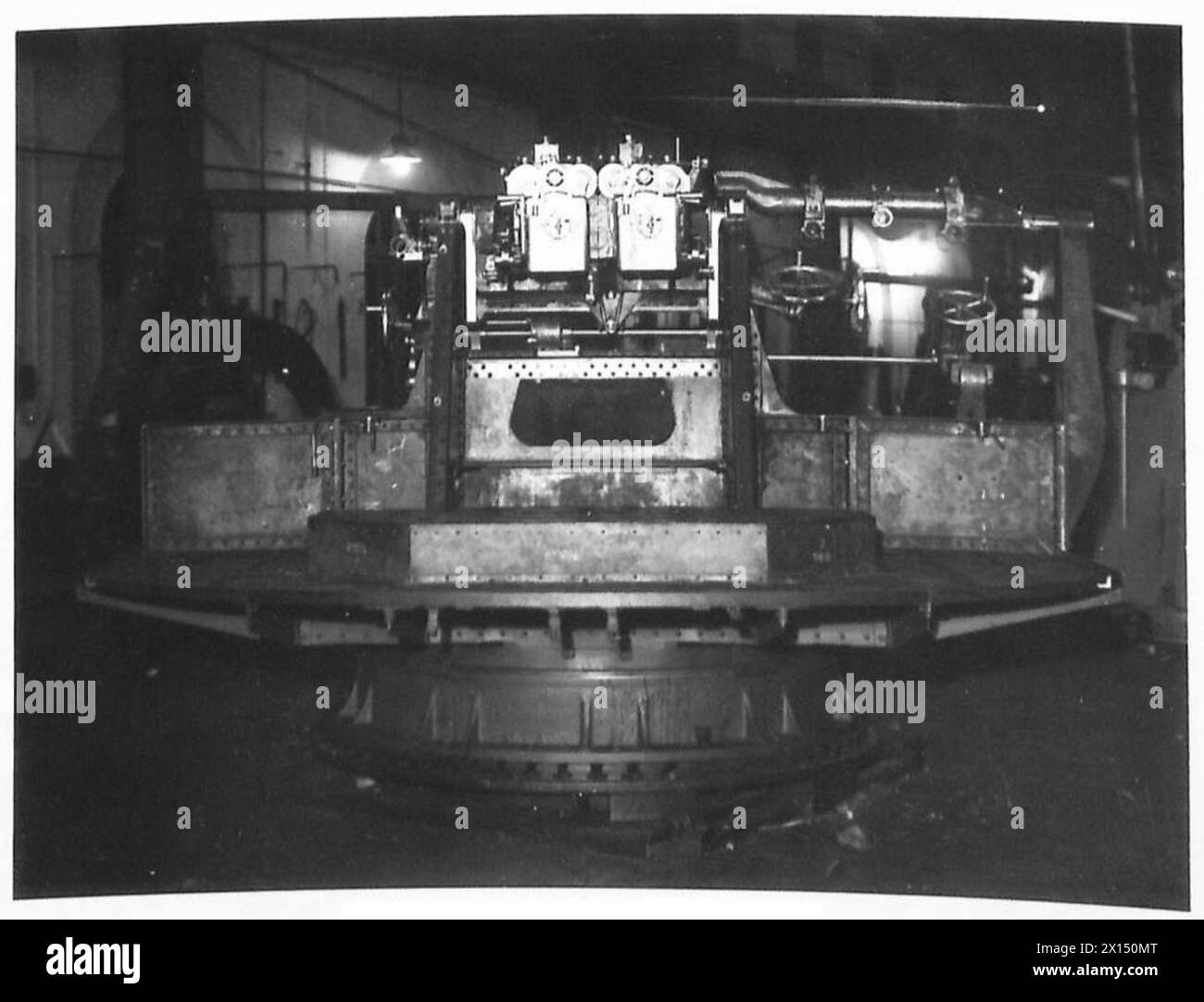 Un canon double de 6 livres est positionné et entretenu à Woolwich Arsenal sous la supervision de l'armée britannique. Banque D'Images