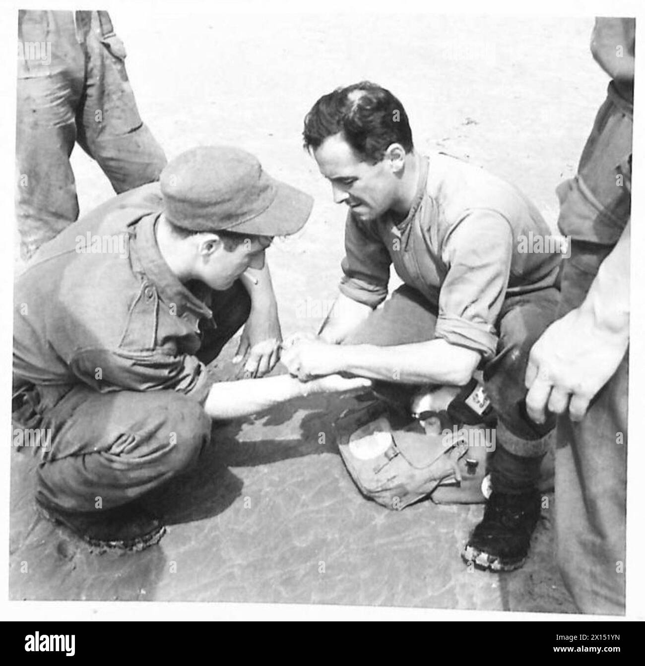 Les médecins de l'armée britannique ont tendance à avoir des coupures et des ecchymoses du personnel connu sous le nom de Green Devils. Banque D'Images