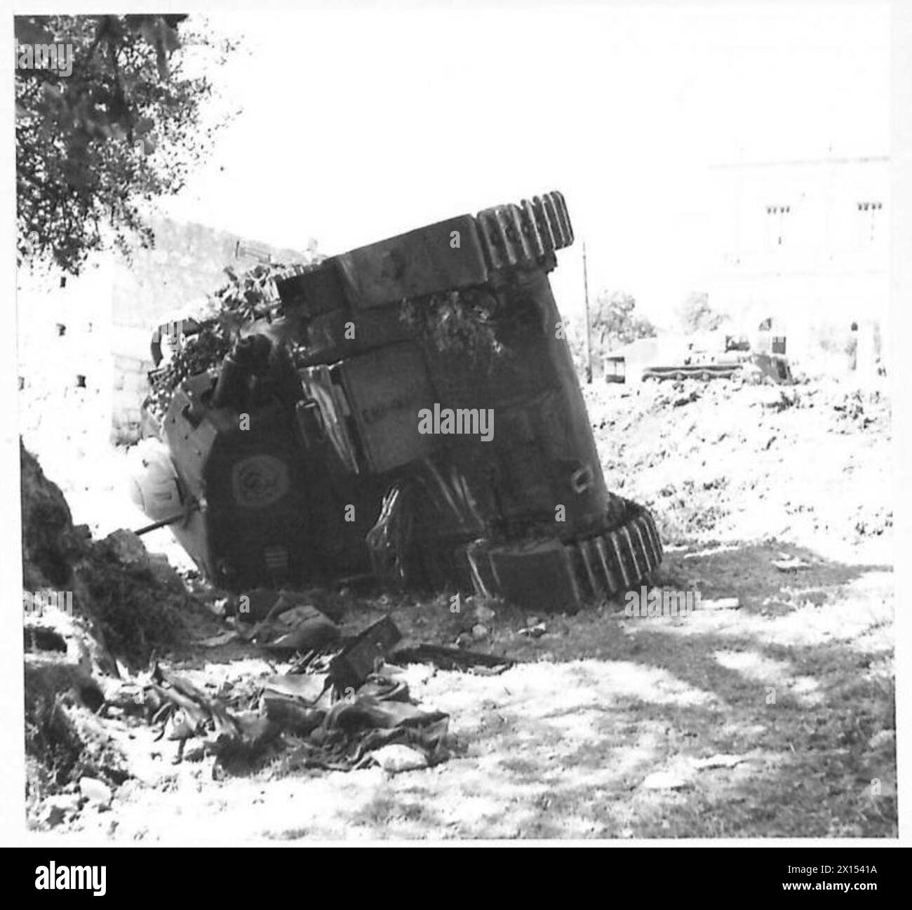 Char français renversé près de Solarino capturé par les forces italiennes lors de l'invasion de la Sicile Banque D'Images