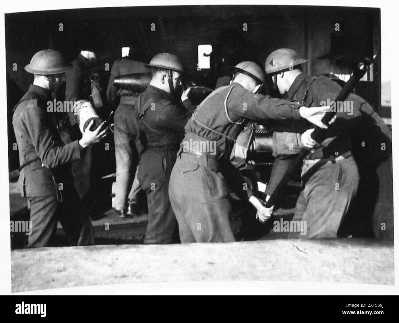 Un canon de 6 pouces est utilisé dans le cadre des défenses côtières de Felixstowe par l'armée britannique. Banque D'Images