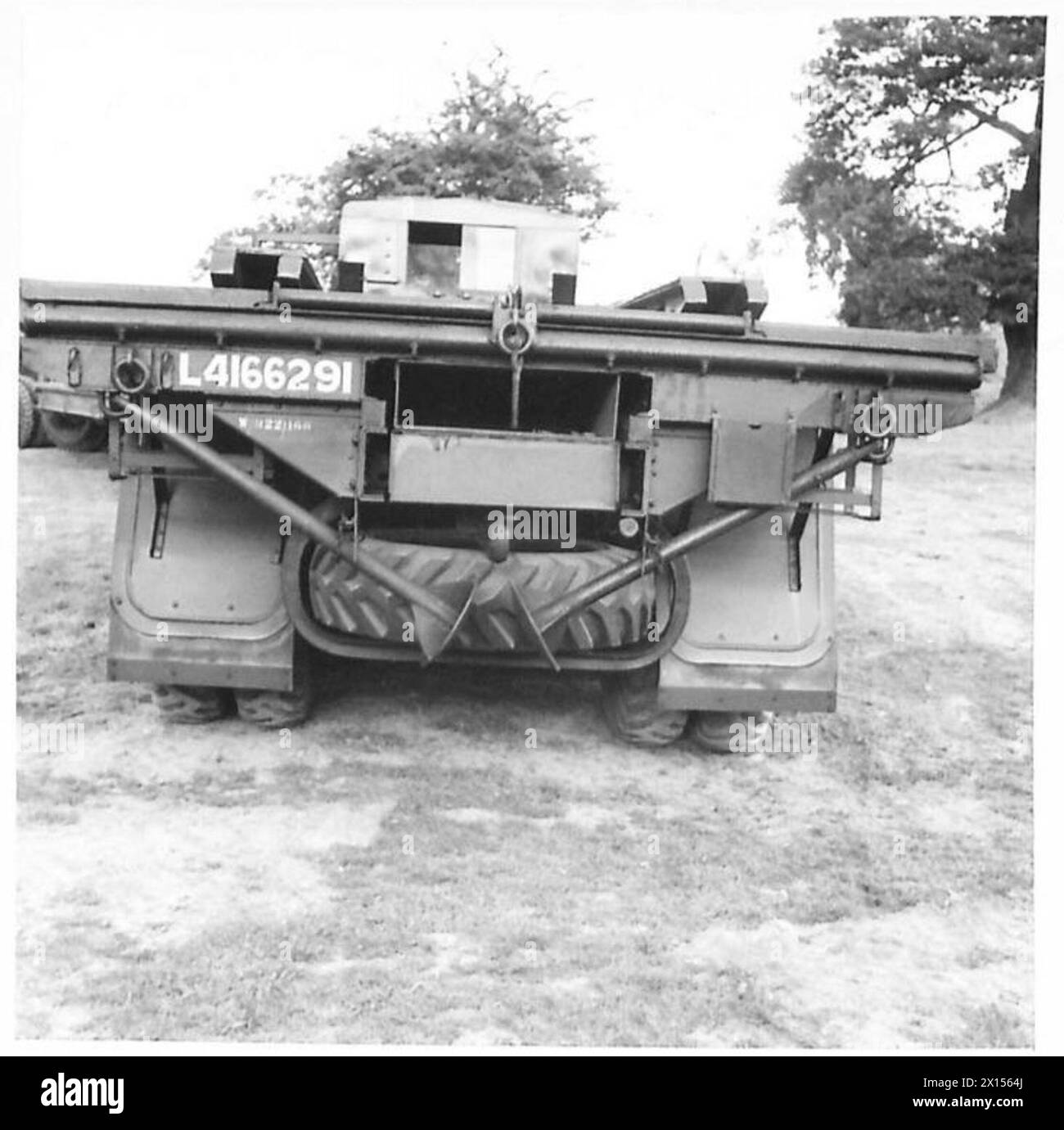 Un transporteur de chars de 20 tonnes, White, W.D. No. L.4166291, est utilisé pour déplacer des véhicules blindés. Banque D'Images