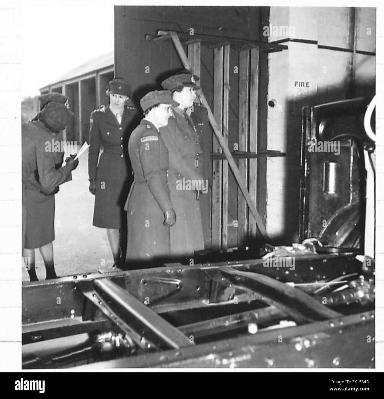 S.A.R. la Princesse Royale inspecte les salles de démonstration de transport motorisé au A.T.S. M.T. Centre sous la supervision de l'armée britannique. Banque D'Images